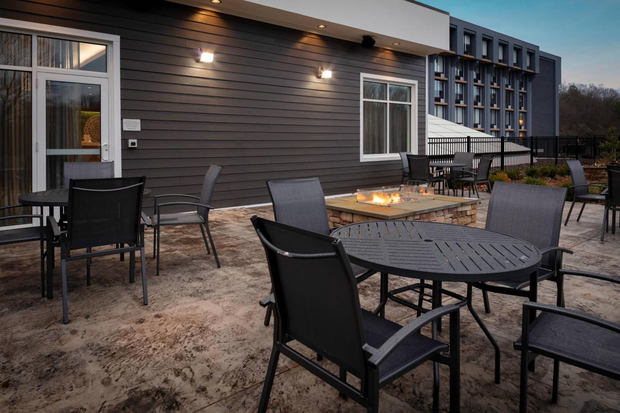 Fairfield Inn & Suites Springfield انفيلد المظهر الخارجي الصورة